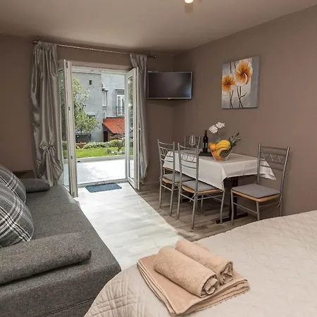 Karmen 1 Apartamento