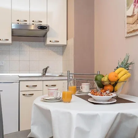 Karmen 1 Apartment