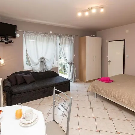Karmen 1 Apartment *